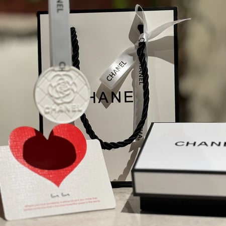 تعليقة شانيل