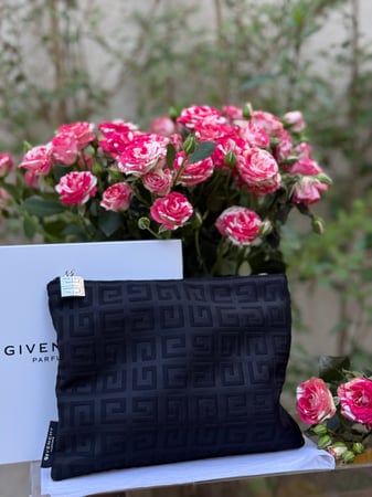 شنطة جفنشي بنقش كامل