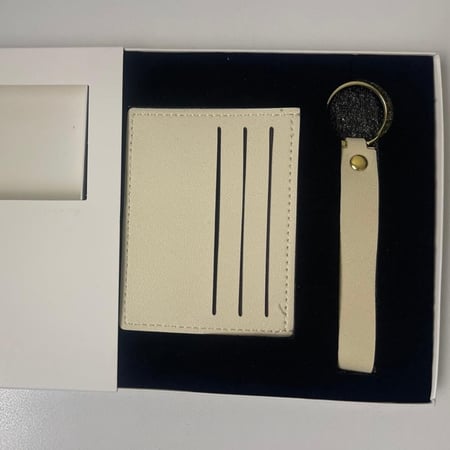 محفظة جلدية+مجانًا علاقة مفاتيح