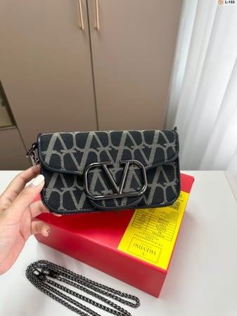 شنطة فالنتينو