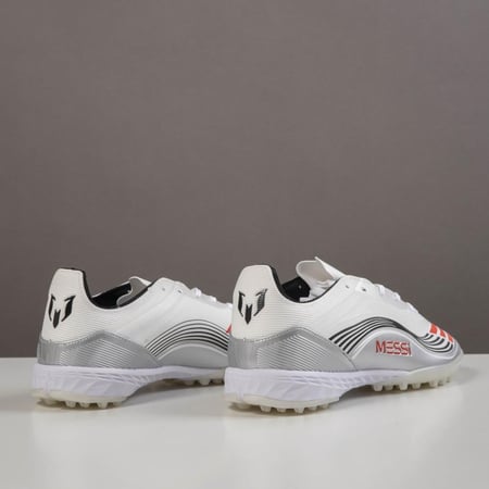 جزمة كرة قدم Adidas