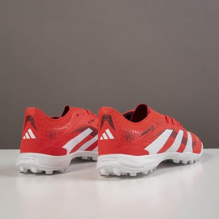 جزمة كرة قدم Adidas