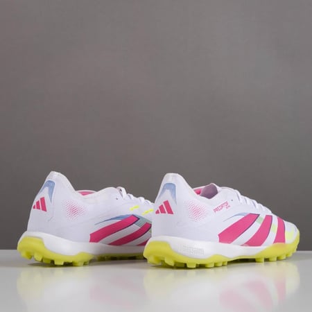 جزمة كرة قدم Adidas