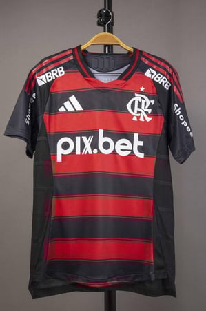 طقم فلامنغو الاساسي 2025/2026