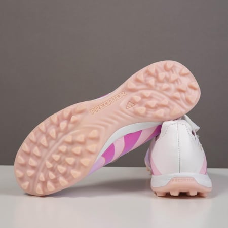 جزمة كرة قدم Adidas