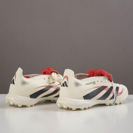 جزمة كرة قدم Adidas