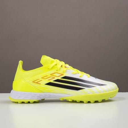 جزمة كرة قدم Adidas