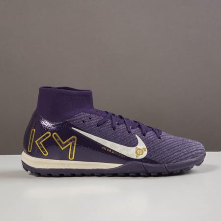 جزمة كرة قدم Nike