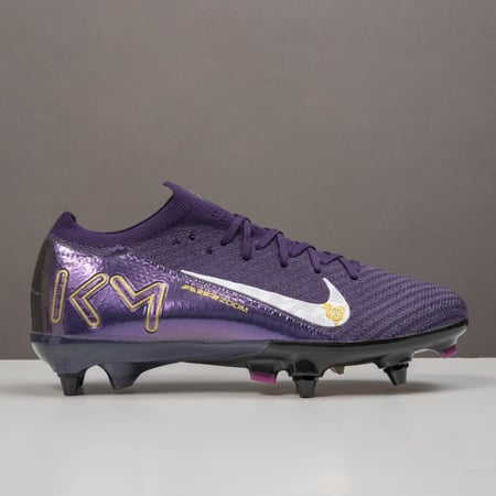 جزمة كرة قدم Nike