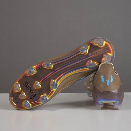 جزمة كرة قدم Adidas