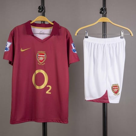 طقم ارسنال الاساسي 2005