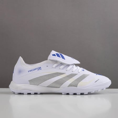جزمة كرة قدم Adidas