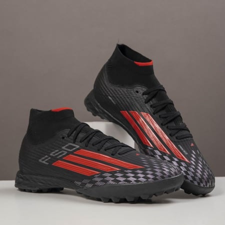جزمة كرة قدم Adidas