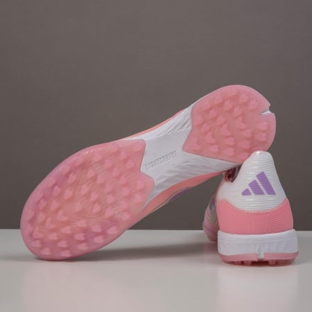 جزمة كرة قدم Adidas