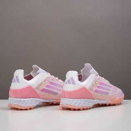 جزمة كرة قدم Adidas