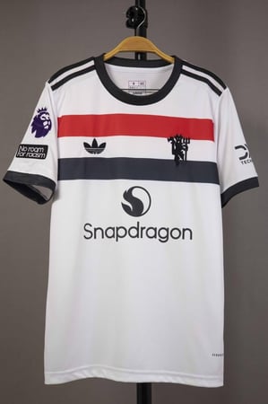 طقم مانشستر يونايتد الاحتياطي 2024/2025