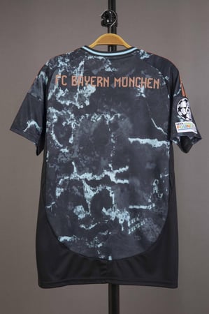 طقم بايرن ميونيخ الاحتياطي 2024/2025