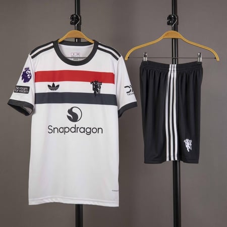 طقم مانشستر يونايتد الاحتياطي 2024/2025