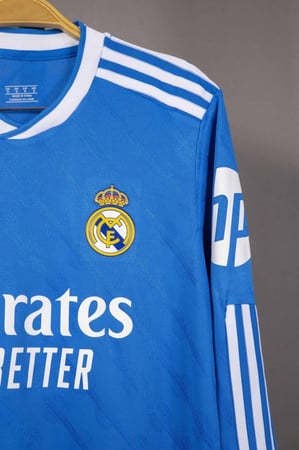 طقم ريال مدريد الاحتياطي كم طويل 2025/2026