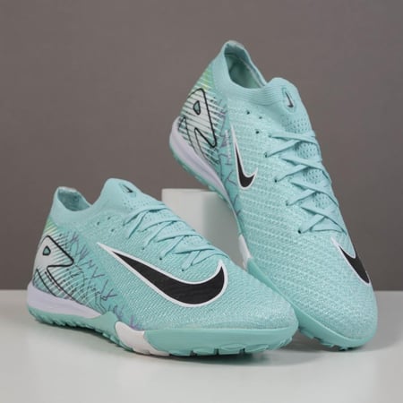 جزمة كرة قدم Nike