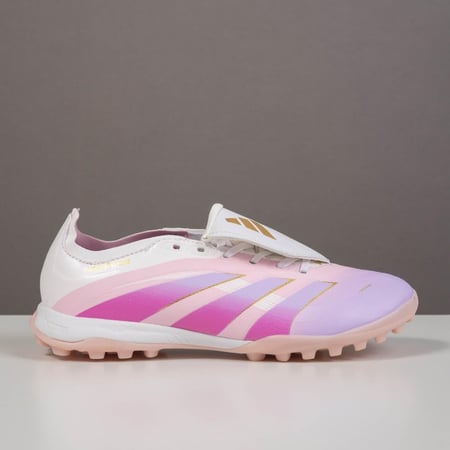 جزمة كرة قدم Adidas