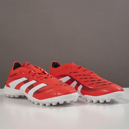 جزمة كرة قدم Adidas