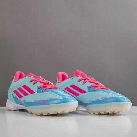 جزمة كرة قدم adidas
