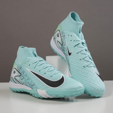 جزمة كرة قدم Nike