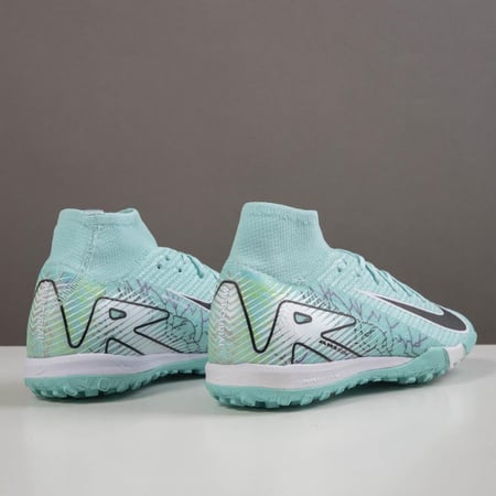 جزمة كرة قدم Nike