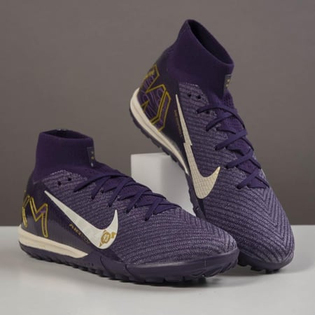 جزمة كرة قدم Nike