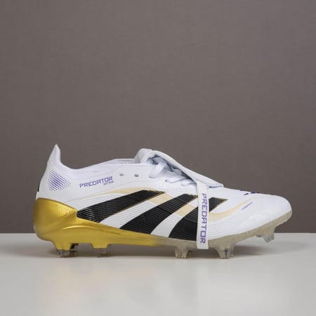 جزمة كرة قدم Adidas