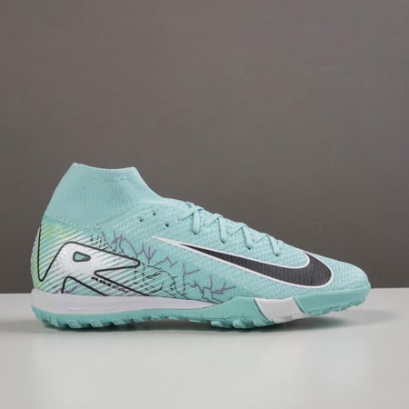 جزمة كرة قدم Nike