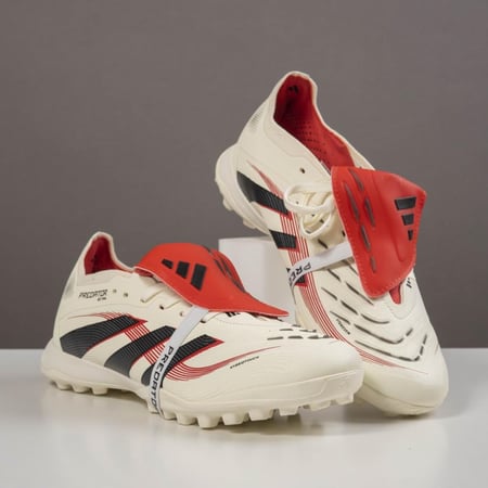 جزمة كرة قدم Adidas