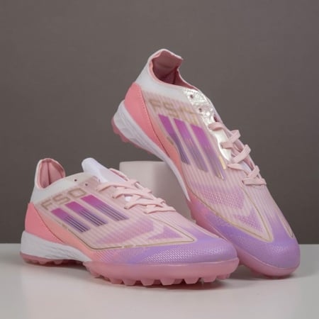 جزمة كرة قدم Adidas
