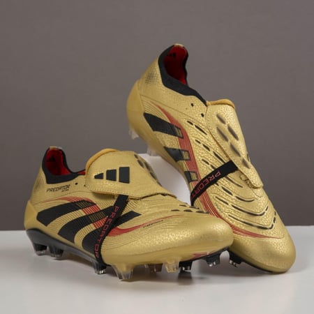 جزمة كرة قدم Adidas
