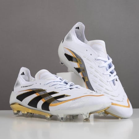 جزمة كرة قدم Adidas