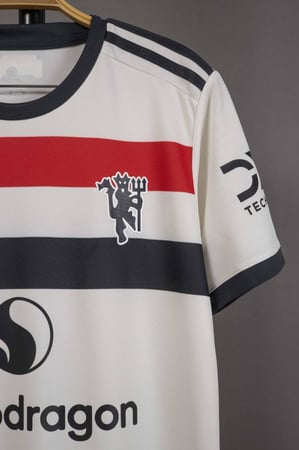 طقم مانشيستر يونايتد الاحتياطي 2024/2025