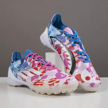 جزمة كرة قدم Adidas