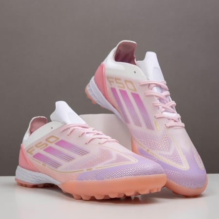 جزمة كرة قدم Adidas