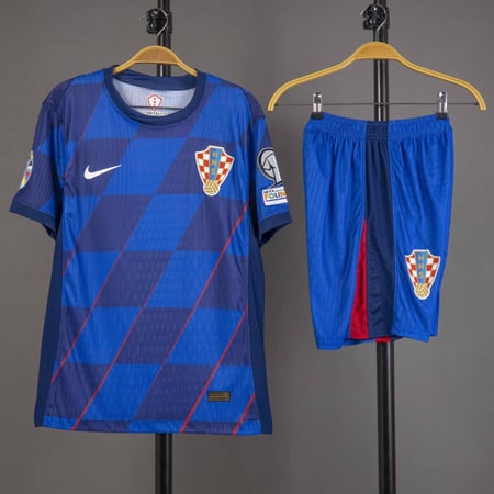 طقم منتخب كرواتيا الاحتياطي 2024/2025