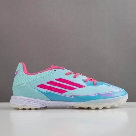 جزمة كرة قدم adidas