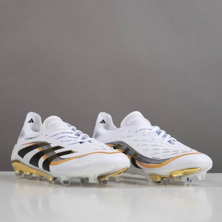 جزمة كرة قدم Adidas