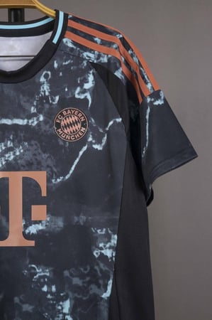 طقم بايرن ميونيخ الاحتياطي 2024/2025