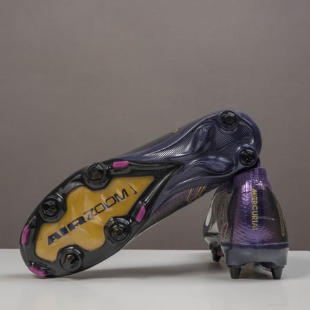 جزمة كرة قدم Nike