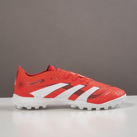 جزمة كرة قدم Adidas