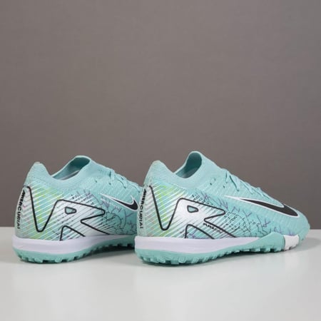 جزمة كرة قدم Nike