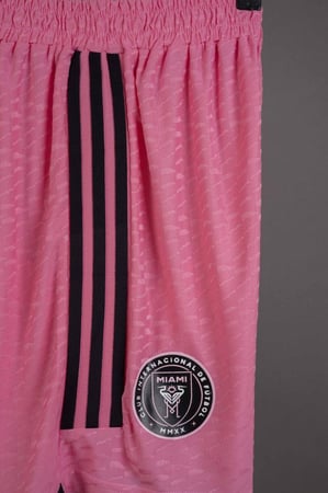 طقم انتر ميامي الاساسي 2024/2025