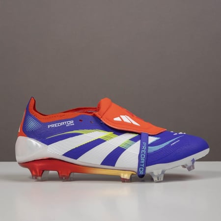 جزمة كرة قدم Adidas