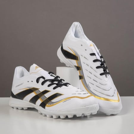 جزمة كرة قدم Adidas