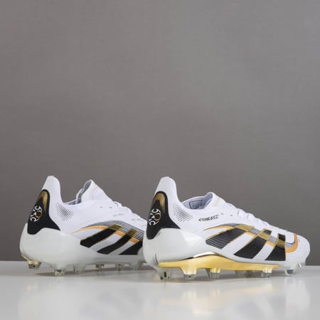 جزمة كرة قدم Adidas